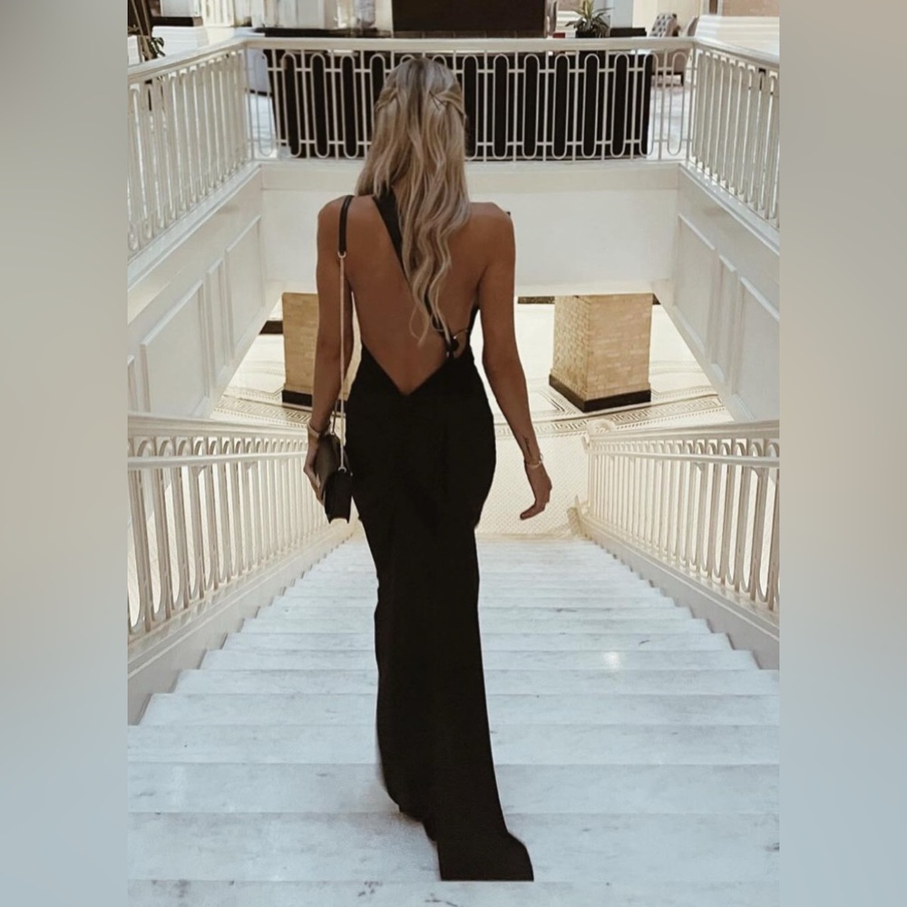 Backless dress